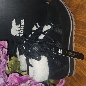 Sorel Harlow Lace Cozy Black Boots NIB